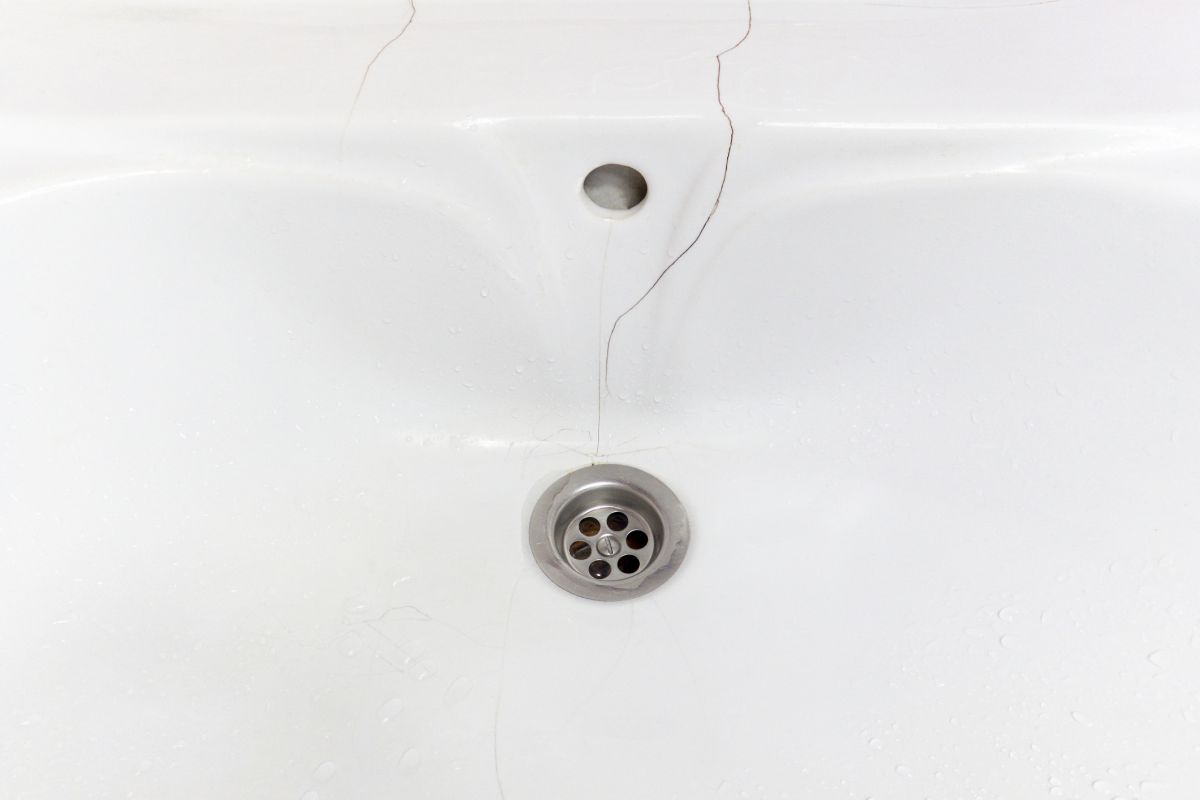 Sink Crack Sealing